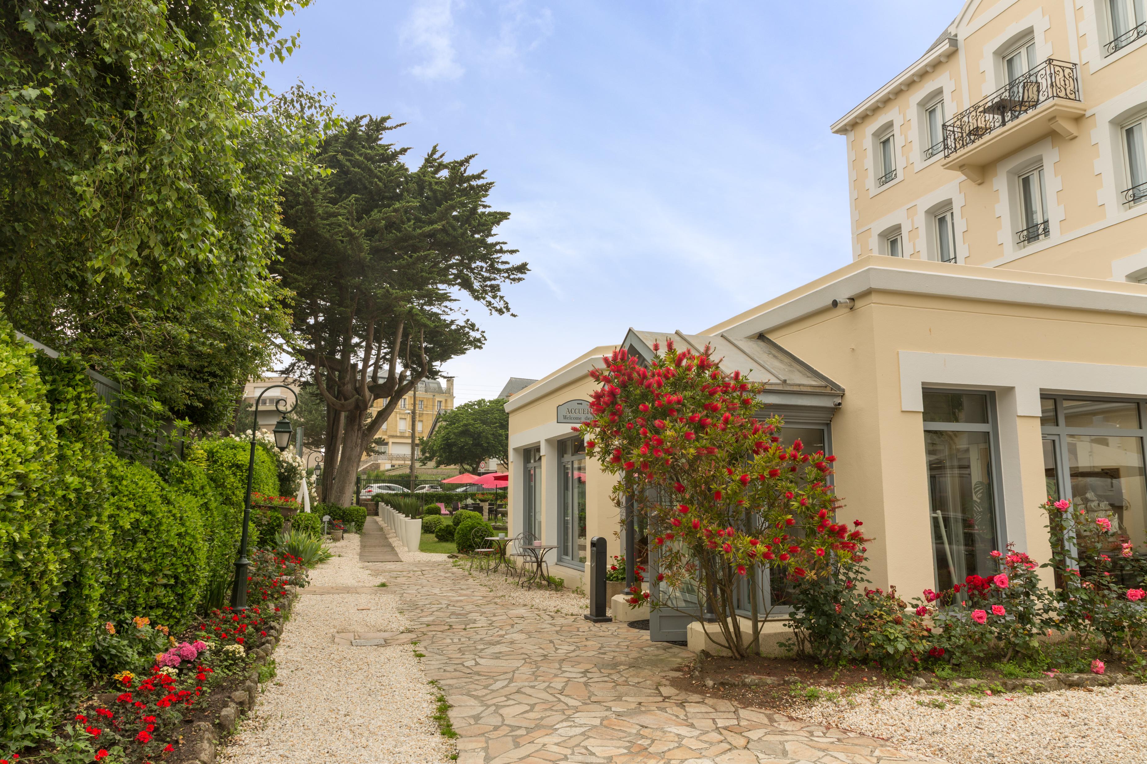 Grand Hotel De Courtoisville - Piscine & Spa, The Originals Relais Saint-Malo Buitenkant foto