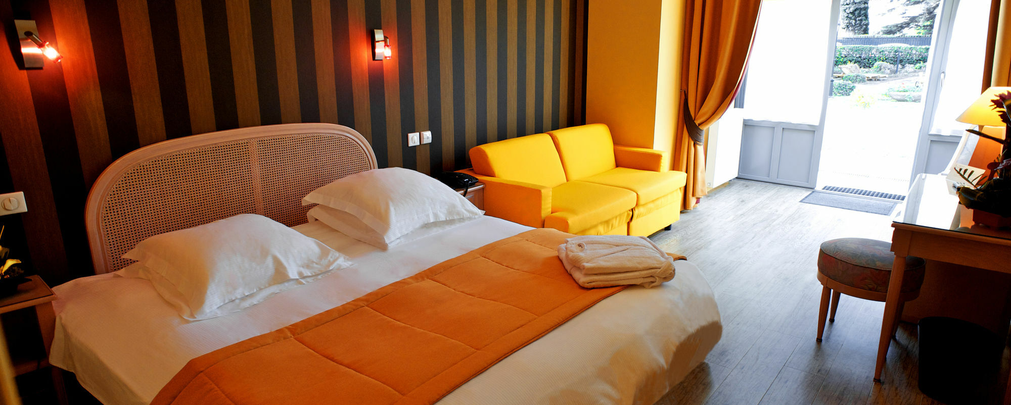Grand Hotel De Courtoisville - Piscine & Spa, The Originals Relais Saint-Malo Buitenkant foto
